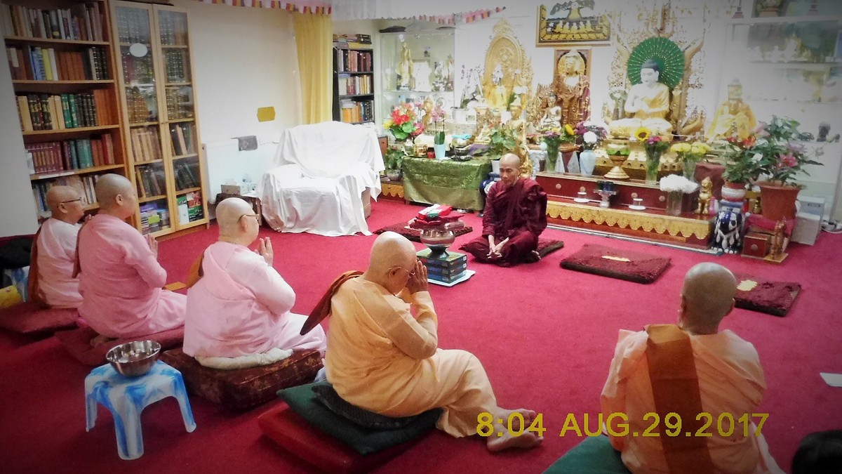 Nuns of Tisarana Vihara, August 2017